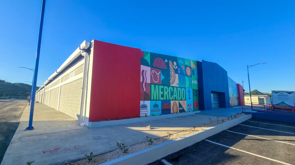 Abinader inaugura mercado municipal en Las Matas de Farfán para dinamizar la economía local