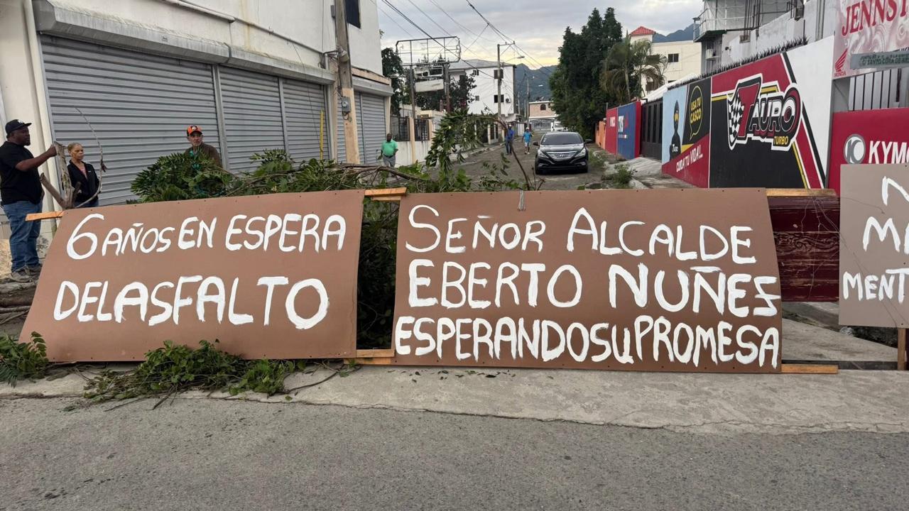 Residentes del barrio Máximo Gómez reclaman arreglo urgente de calles en Bonao