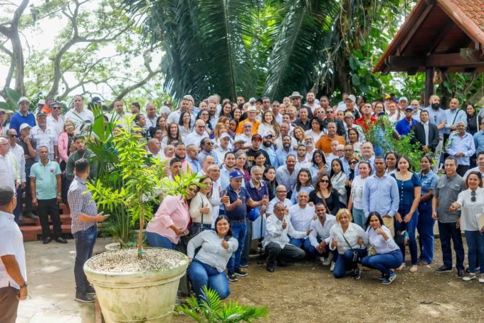 Carolina Mejía recibe apoyo en Santiago con mira a sus aspiraciones presidenciales