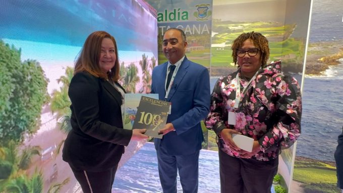 Educación y turismo: Alcaldía Punta Cana destaca 192 becas en FITUR