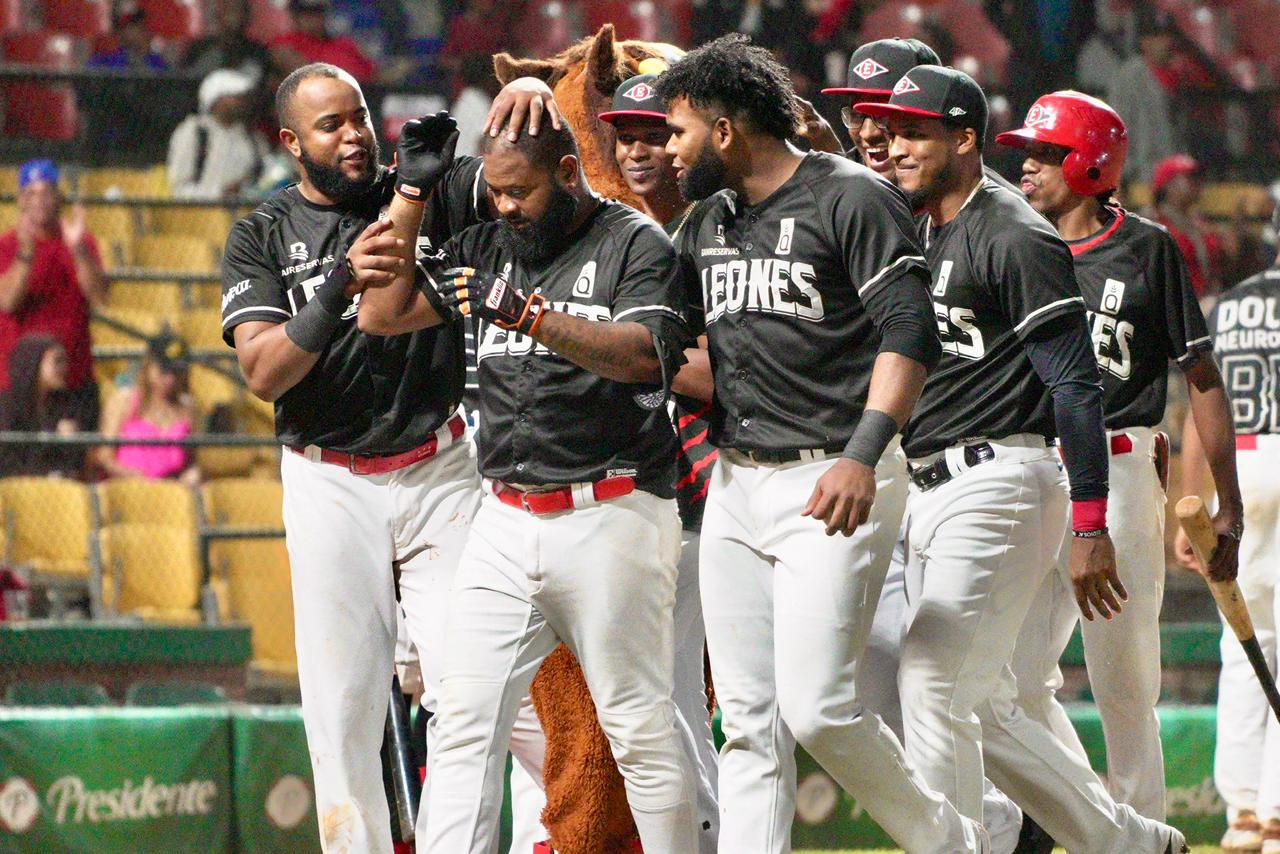 Leones del Escogido avanzan a la Serie Final por segundo año consecutivo