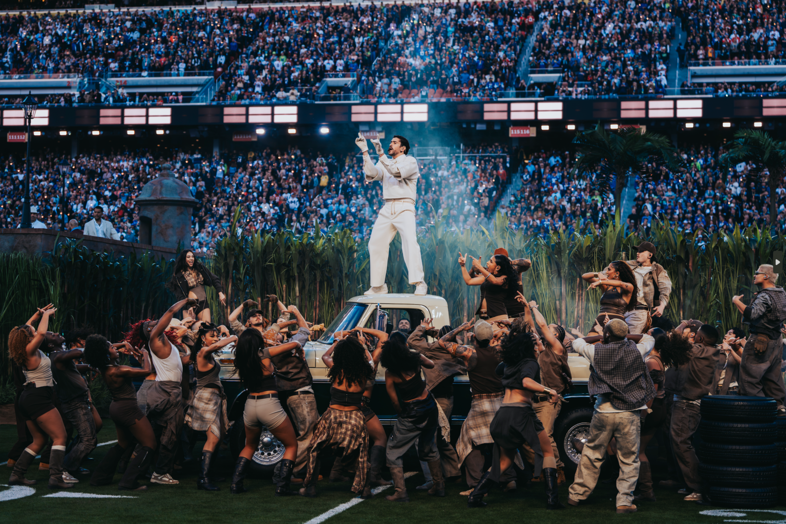 Orgullo latino y unidad global brillan en el Halftime Show del Super Bowl LX