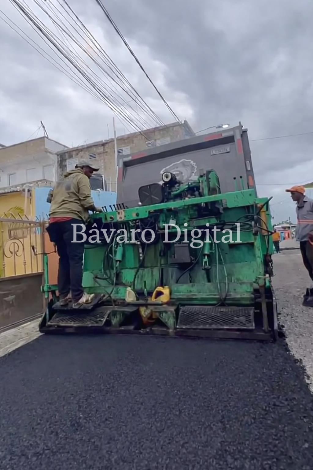 Alcaldía de Verón–Punta Cana avanza con asfaltado en Villa Esperanza