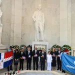 Banreservas deposita ofrenda floral en el Altar de la Patria por el 182 aniversario de la Independencia Nacional