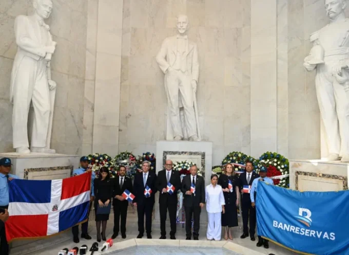 Banreservas deposita ofrenda floral en el Altar de la Patria por el 182 aniversario de la Independencia Nacional