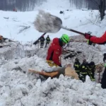 Nueve personas mueren en una semana por caída de nieve y hielo de techos en Rusia