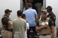 Salidas voluntarias de migrantes detenidos en 2025 alcanzan un récord de 28 %, según CBS