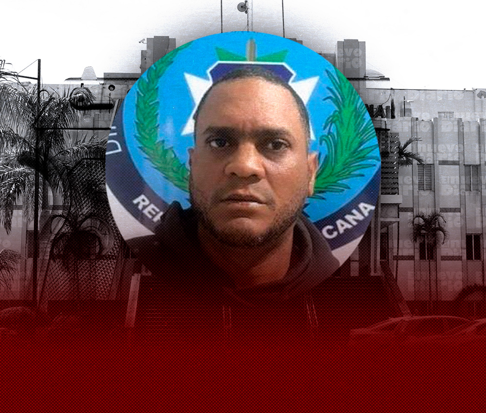 Ejército detiene a motociclista con arma de fuego ilegal y extranjeras indocumentadas en Montecristi