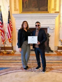 Axel Thomas es reconocido en la Casa Estatal de Rhode Island por su impacto cultural y liderazgo artístico