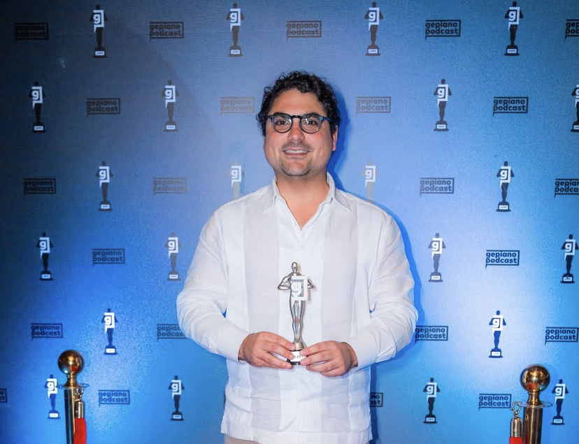 Reconocen a Hostos Rizik como Funcionario del Año