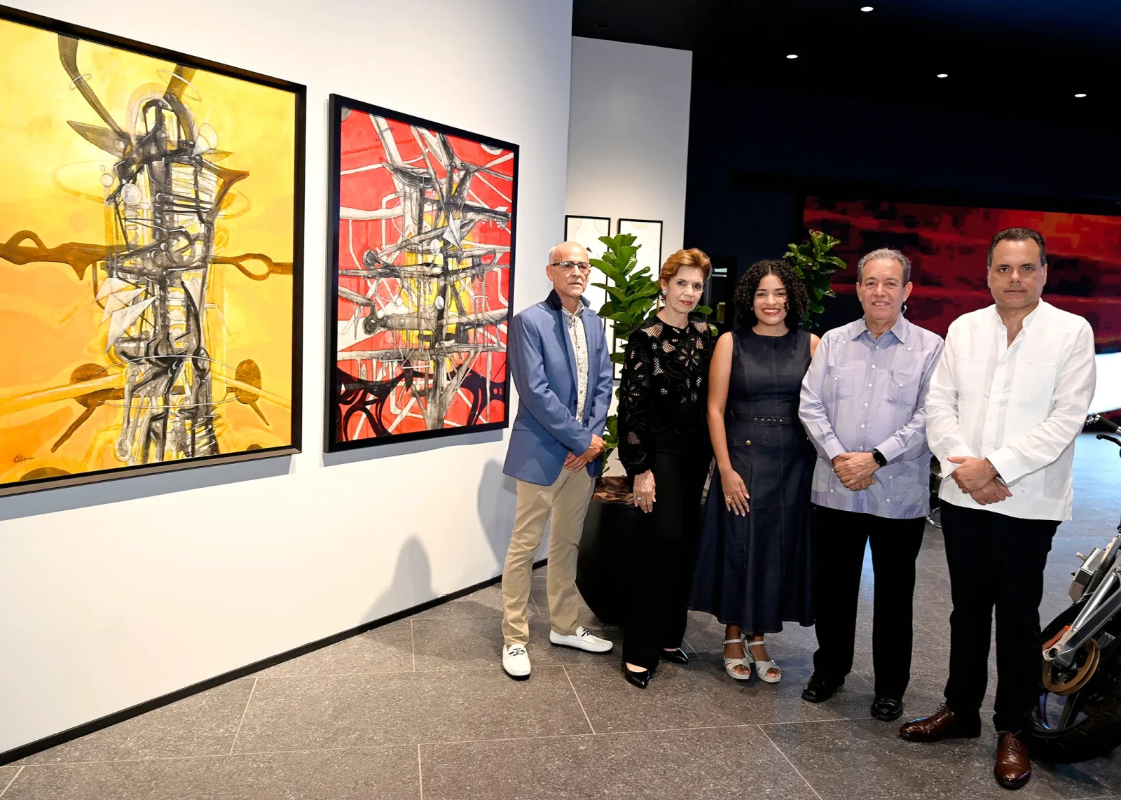 Museo Autozama Mercedes-Benz inaugura exposición “Caos & Equilibrio”, del pintor dominicano Máximo Caminero