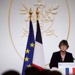 Renunció la directora del Museo del Louvre; Macron califica como “Un acto de responsabilidad”