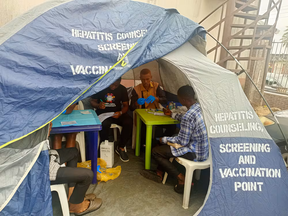 La lucha contra la hepatitis en África, en vilo por los recortes de EE UU: clínicas cerradas, menos pruebas e investigaciones canceladas