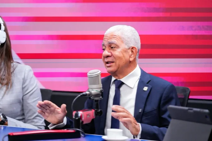 Presidente del Senado apoya fusión MINERD–MESCYT para eficientizar recursos