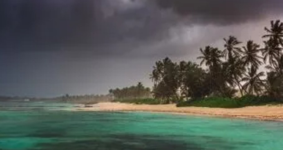 Frente frío deja lluvias dispersas y fuertes vientos este miércoles 4 en Punta Cana