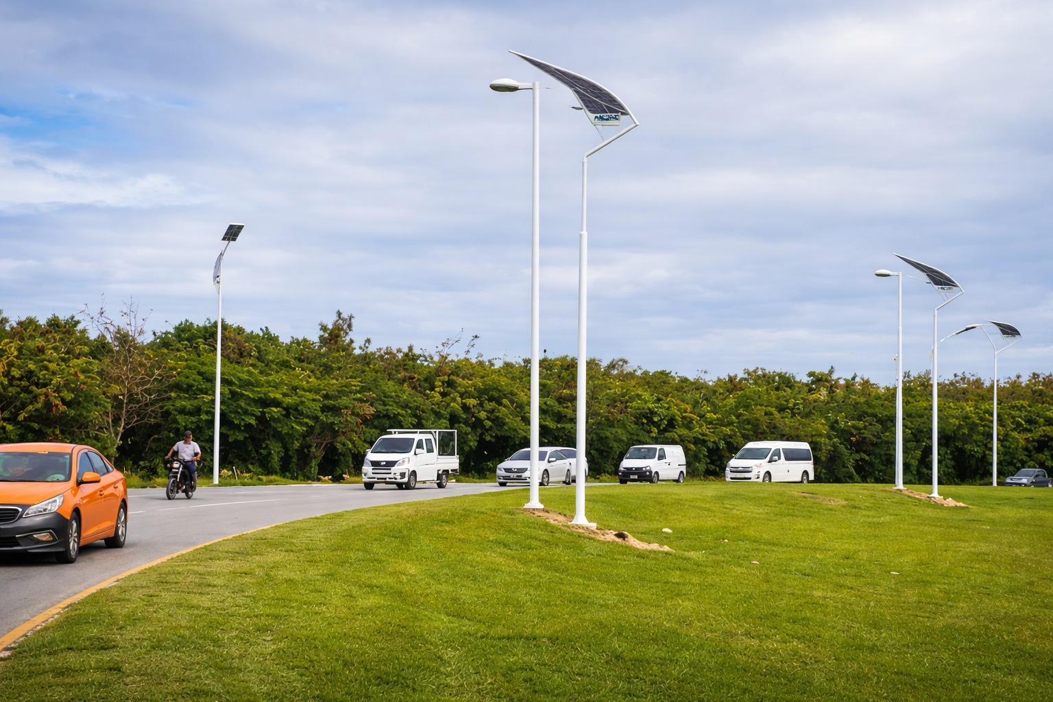 RD Vial Coloca Nuevos Postes de Iluminación en Rotonda de Punta Cana