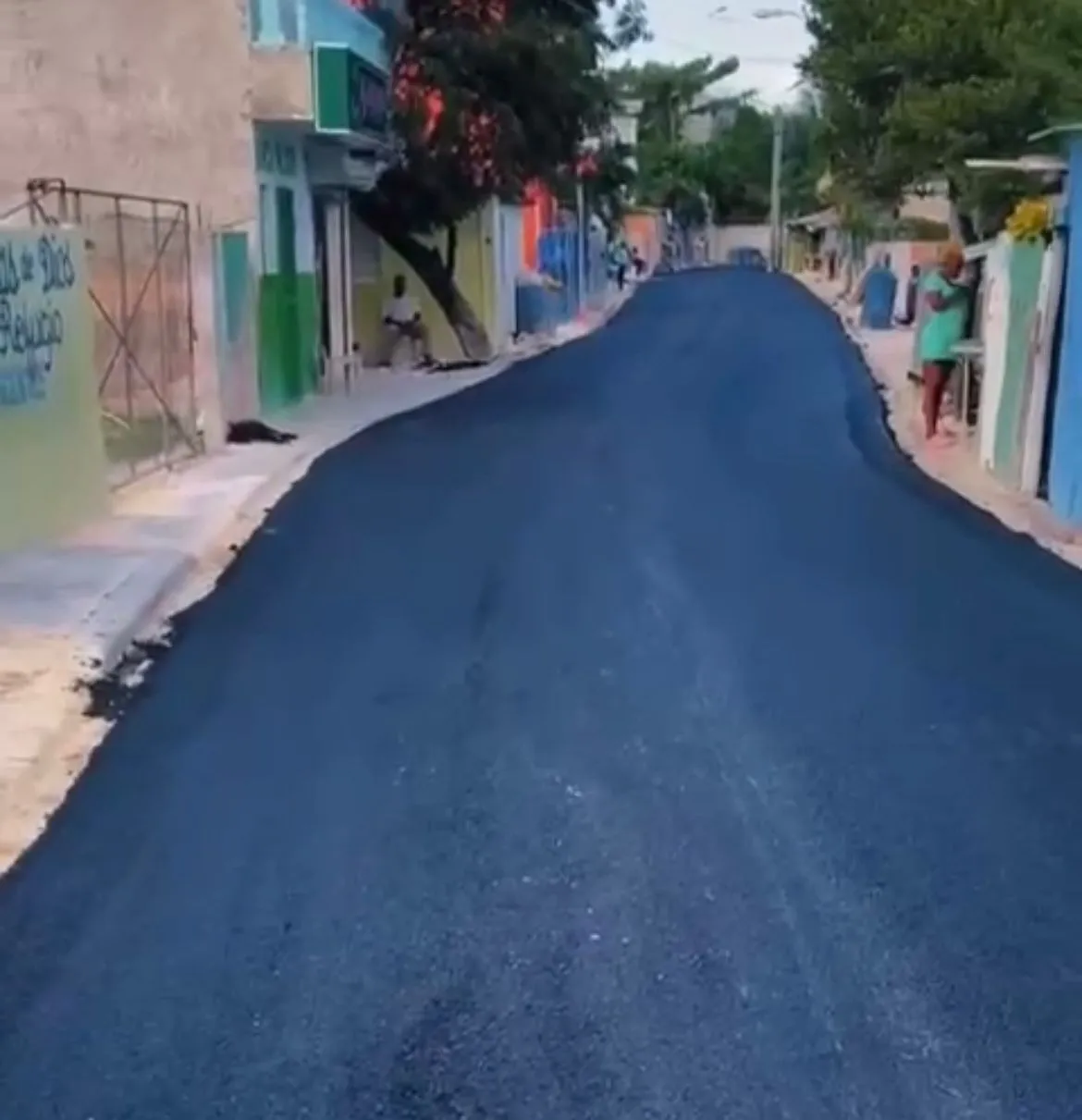 Avanzan trabajos de asfaltado en Villa Esperanza (Villa Playwood) en Verón–Punta Cana