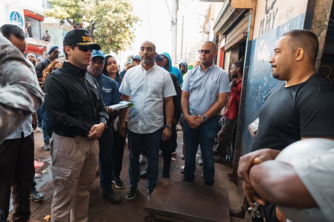 Autoridades realizan operativo de notificación a metaleras en Villa Consuelo