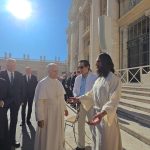 Walt Wizard instala su hiperrealismo en nuevos escenarios y reaviva el diálogo sobre la escultura contemporánea