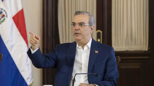 Abinader recibirá el jueves 26 de febrero la nueva licencia de conducir