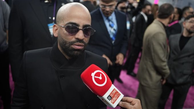 “Valió la pena todo el sacrificio”: Arcángel celebra 20 años de carrera en Premio Lo Nuestro 2026