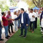 Ministro de Industria y Comercio respalda a mipymes en la Feria del Tomate en Azua