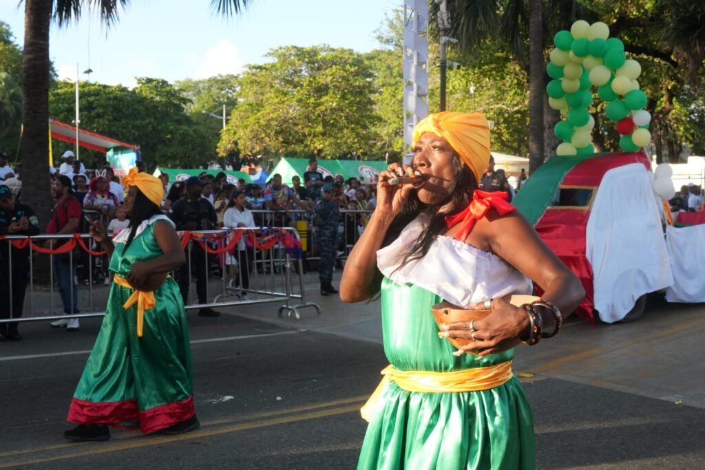 Niños, Diablos Cojuelos, Santeria y Roba la Gallina protagonizan el Desfile de Carnaval del DN 2026 - Noticias de hoy en República Dominicana | De Último Minuto