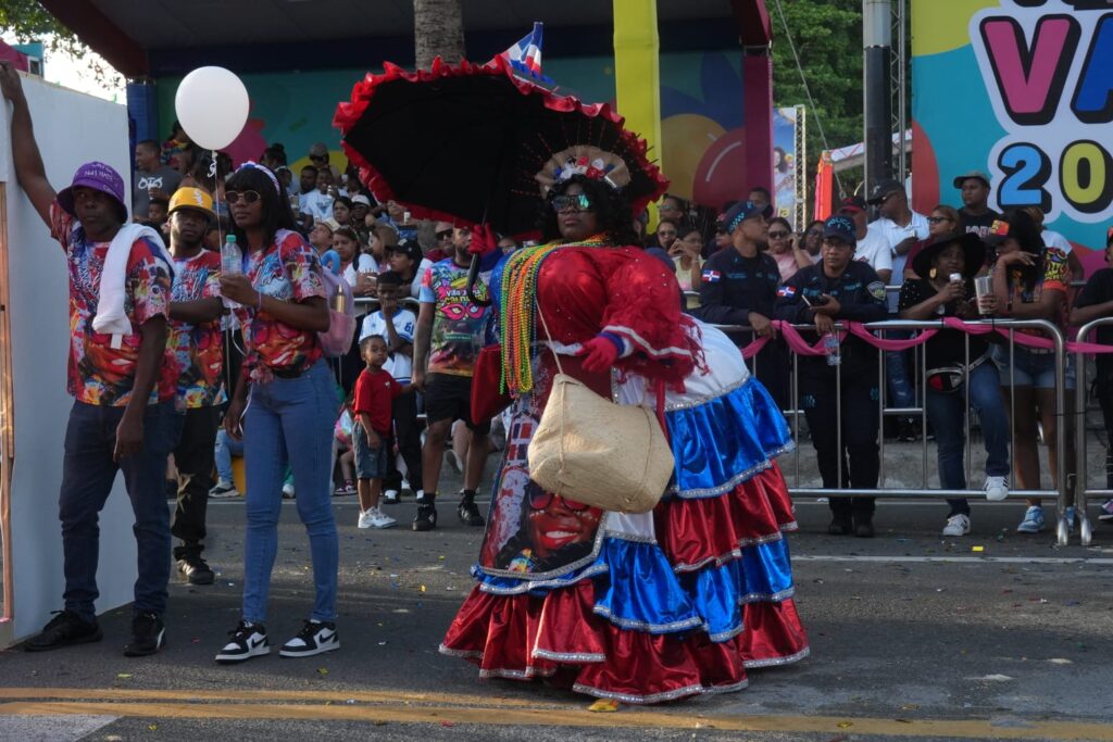 Niños, Diablos Cojuelos, Santeria y Roba la Gallina protagonizan el Desfile de Carnaval del DN 2026 - Noticias de hoy en República Dominicana | De Último Minuto