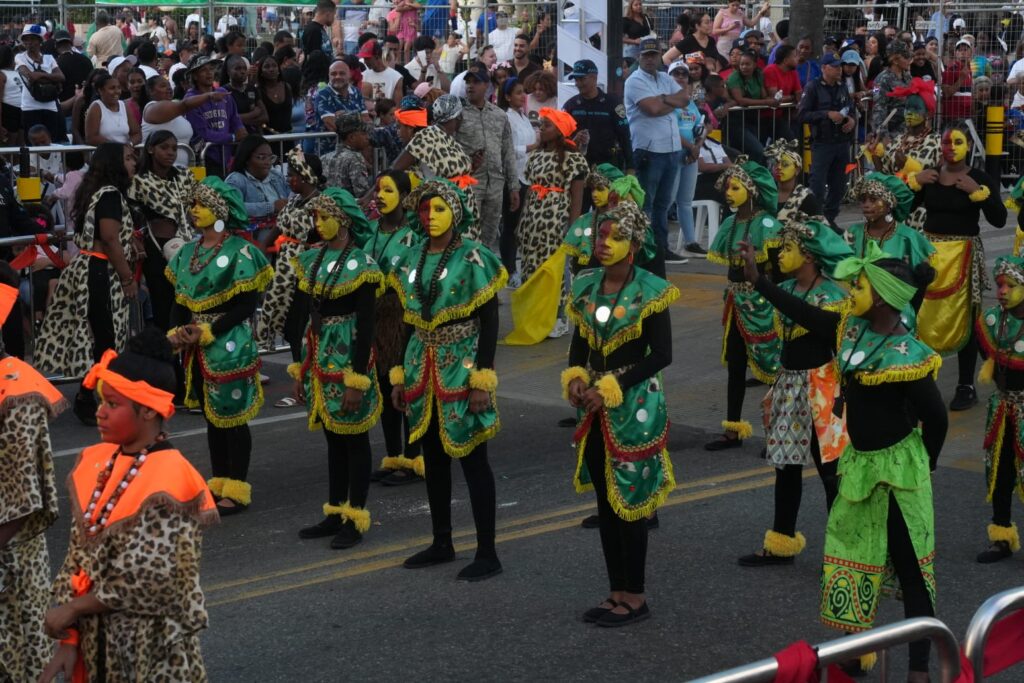 Niños, Diablos Cojuelos, Santeria y Roba la Gallina protagonizan el Desfile de Carnaval del DN 2026 - Noticias de hoy en República Dominicana | De Último Minuto