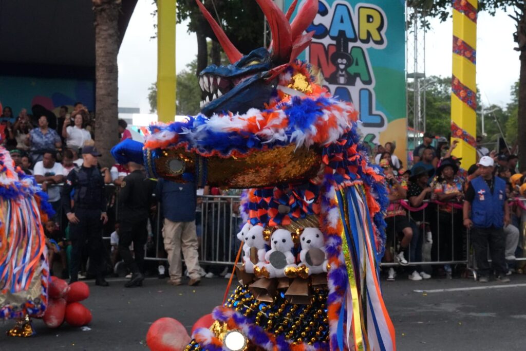 Niños, Diablos Cojuelos, Santeria y Roba la Gallina protagonizan el Desfile de Carnaval del DN 2026 - Noticias de hoy en República Dominicana | De Último Minuto