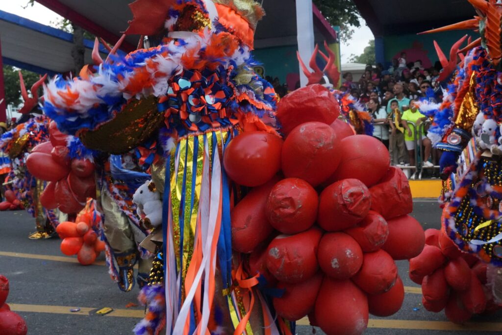 Niños, Diablos Cojuelos, Santeria y Roba la Gallina protagonizan el Desfile de Carnaval del DN 2026 - Noticias de hoy en República Dominicana | De Último Minuto