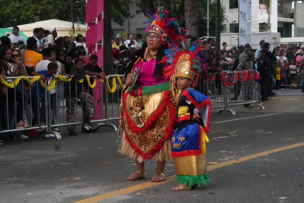 Niños, Diablos Cojuelos, Santeria y Roba la Gallina protagonizan el Desfile de Carnaval del DN 2026 - Noticias de hoy en República Dominicana | De Último Minuto