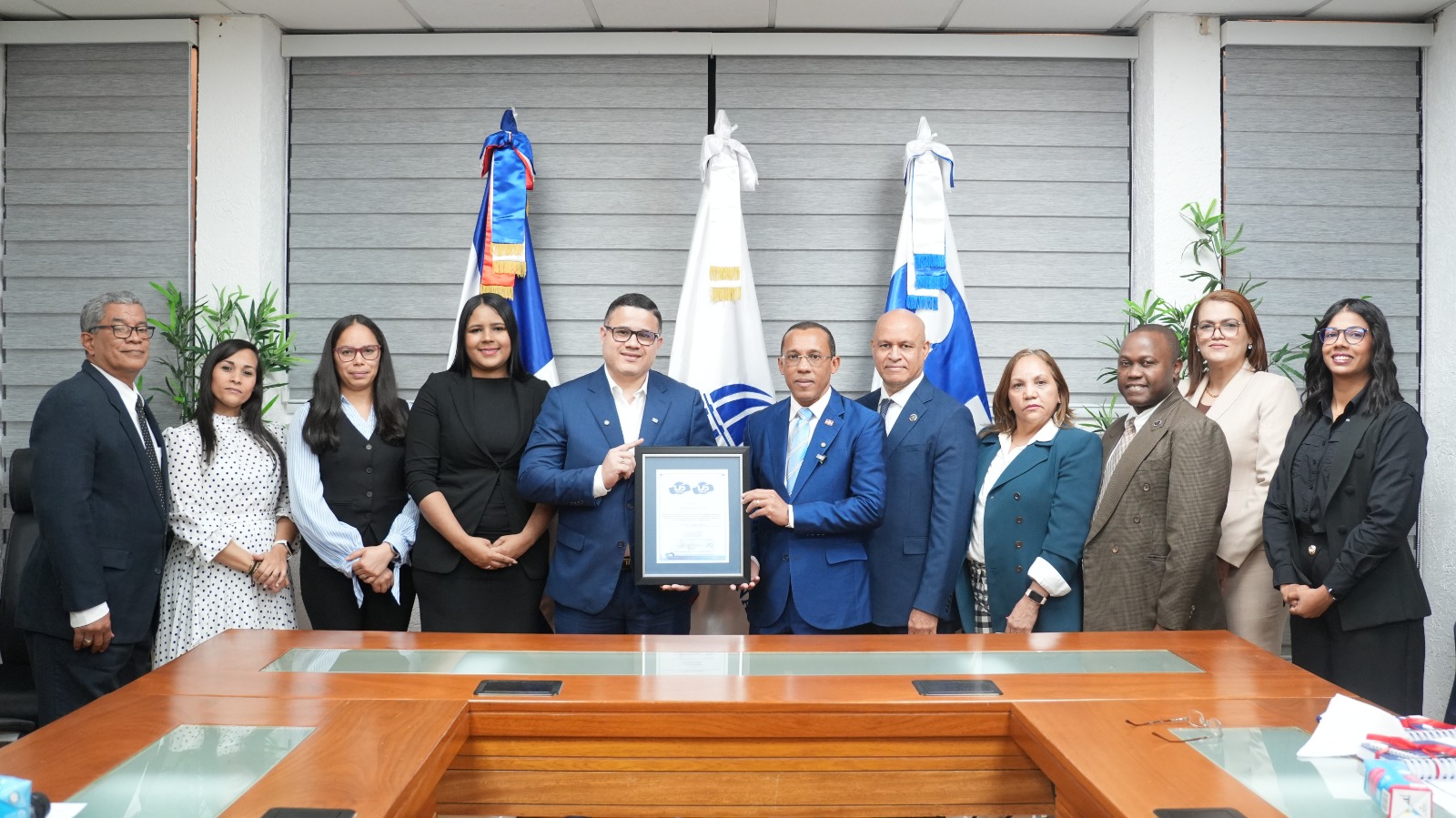 INDOCAL entrega certificaciones ISO 37001 e ISO 37301 a la Contraloría General de la República