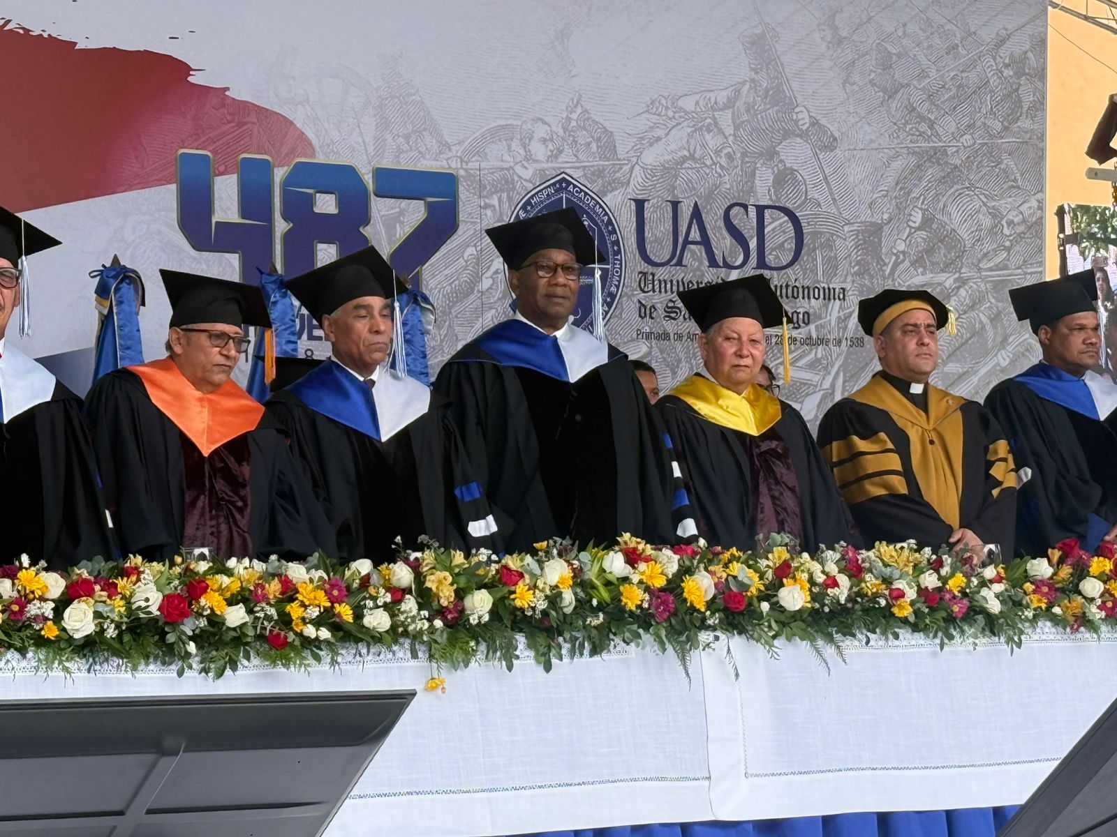 En honor a Mella, la UASD entrega 2,366 nuevos profesionales al país