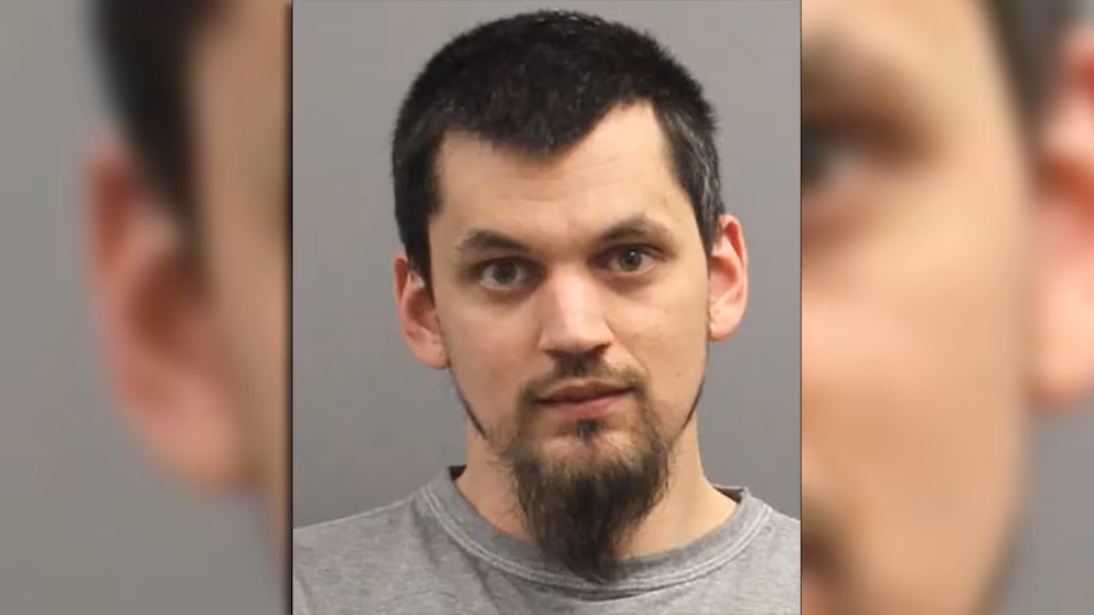 Asesina a un vecino, secuestró a su pareja embarazada e incendió la casa