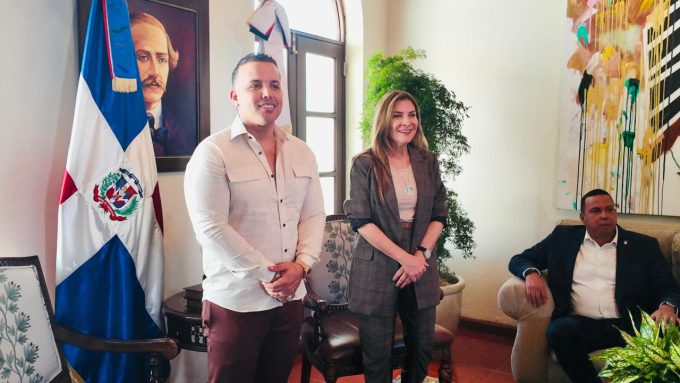 Ayuntamiento del DN declara Munícipe Distinguido al merenguero típico El Blachy