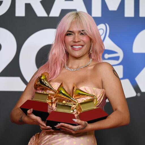 Karol G gana Premio Lo Nuestro en las categorías Artista Femenina del Año y Canción del Año