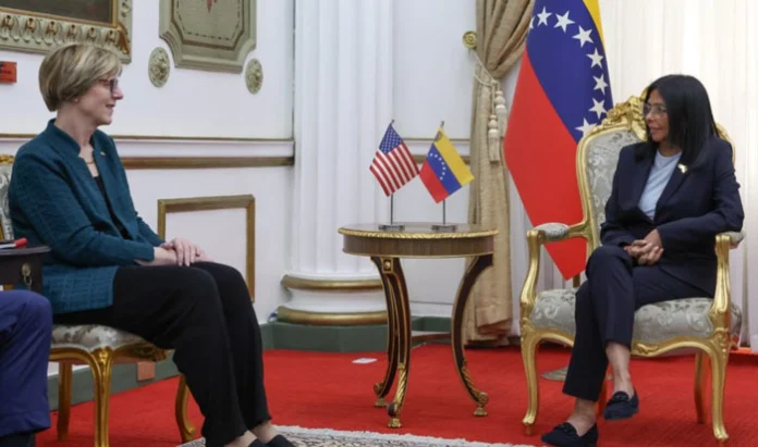 Delcy Rodríguez y diplomática de EE.UU. abordan en Caracas plan de Trump sobre Venezuela