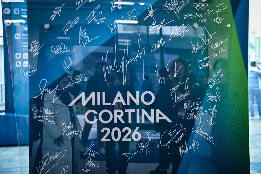 Vista general de las instalaciones durante la visita del presidente del COI, Coventry, a la Villa Olímpica de Milán