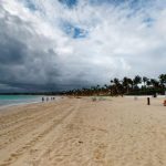 Calor y lluvias pasajeras marcarán el clima este Martes 17 en Punta Cana