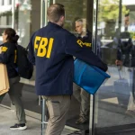 Acusan al hombre que se hizo pasar por agente de FBI para presuntamente liberar a Mangione