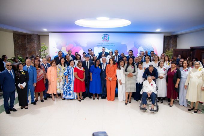 Senado reconoce a 32 mujeres líderes en tercera edición del evento anual “Mujeres que Transforman”