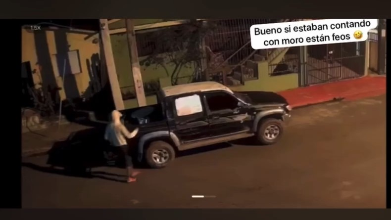 Desconocido roba cubeta de guandules de la camioneta del exalcalde Cristian Julio García en Bayaguana