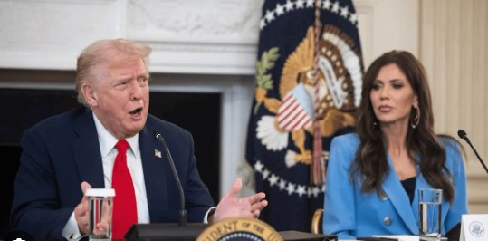 La causa del despido de Kristi Noem: Mintió al Congreso sobre campaña publicitaria de US$220 millones