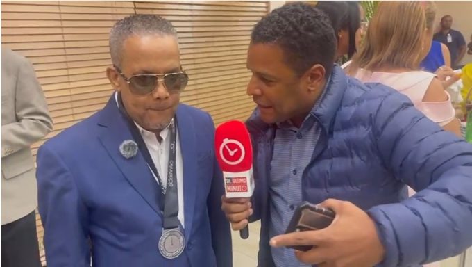 Héctor Acosta “El Torito” recibe reconocimiento rumbo a Premios Soberano 2026