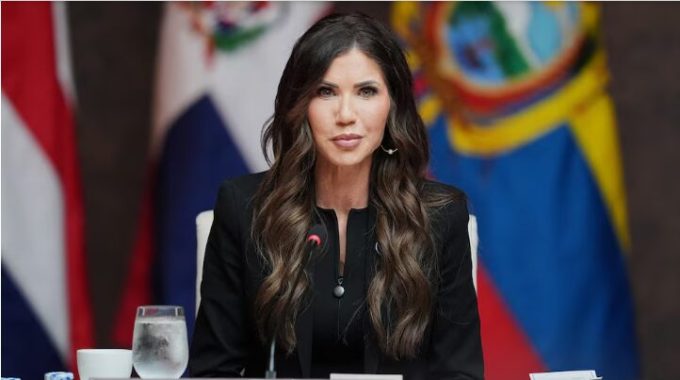 Kristi Noem realiza visita sorpresa a RD y se reúne con Abinader en Punta Cana