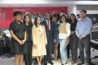 Embajadora Leah Campos visita redacción de De Último Minuto