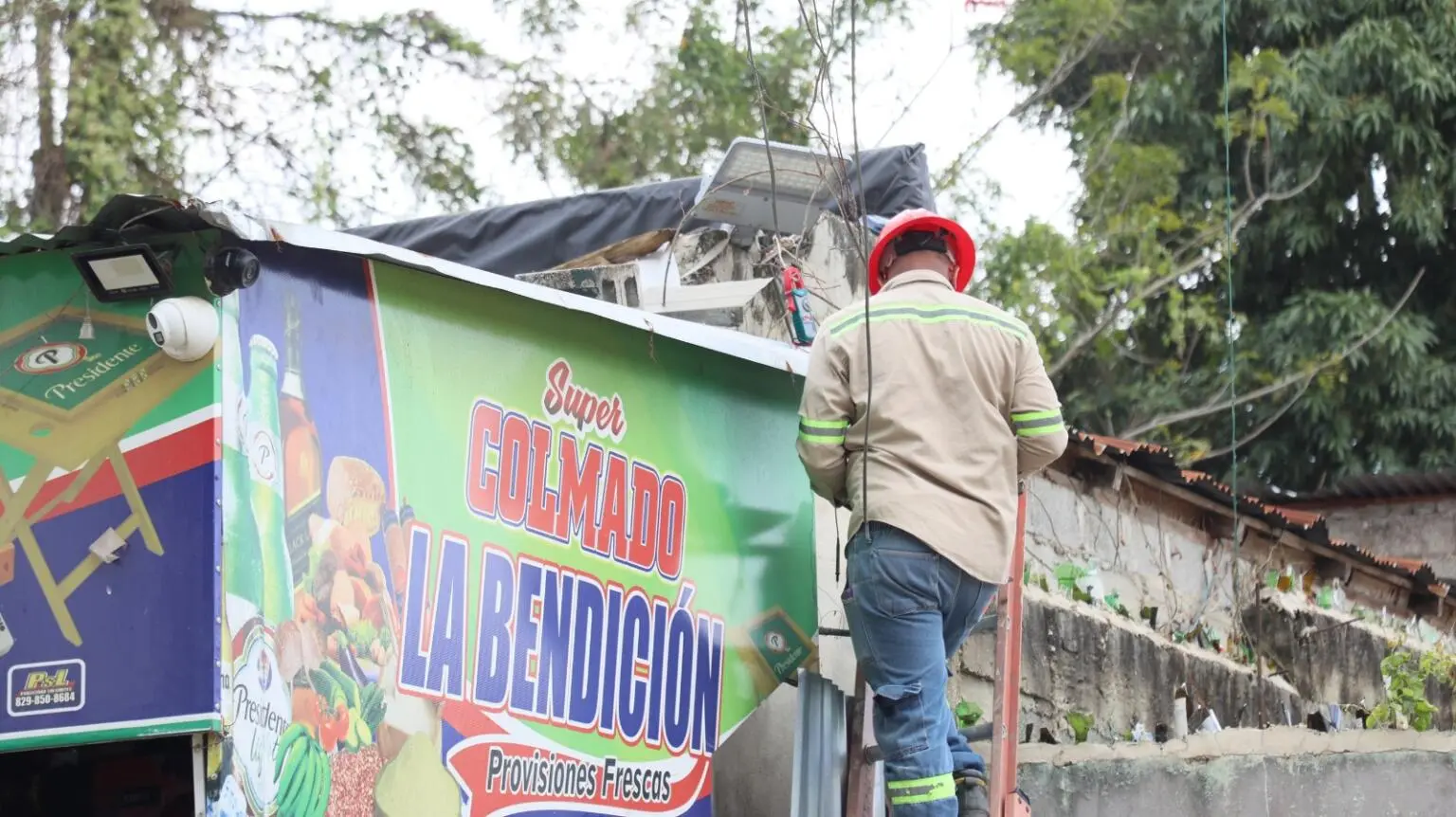 Edeeste detecta conexión eléctrica irregular en comercio de La Romana