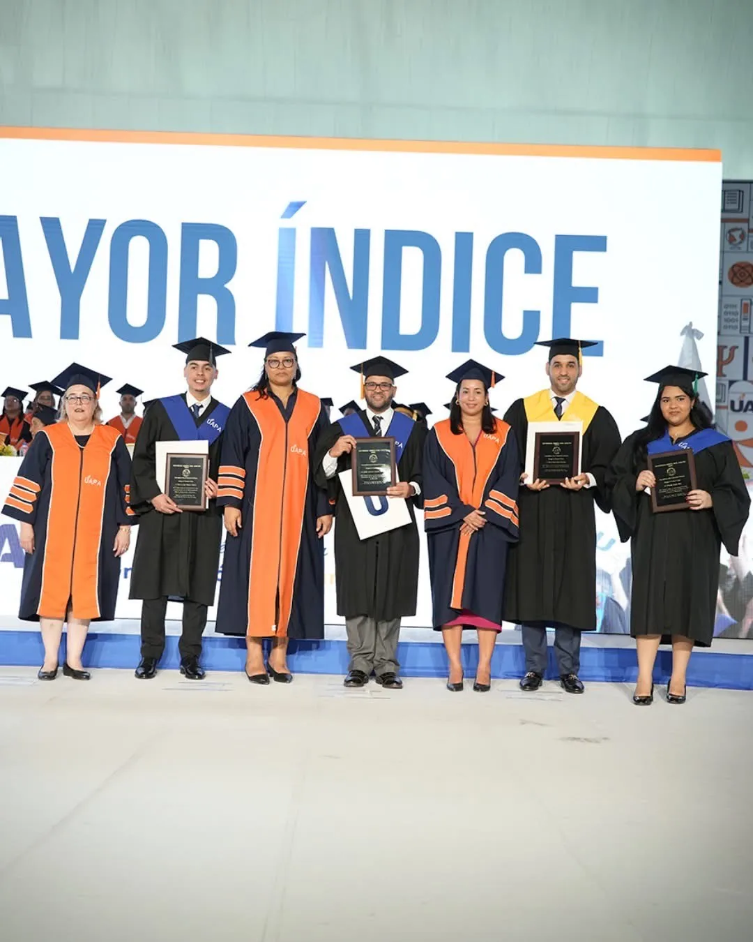 UAPA celebra su graduación histórica con 1,985