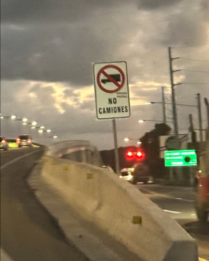 Colocan letrero que prohíbe camiones en elevado de Punta Cana